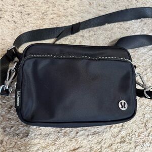 Lululemon Everywhere Crossbody Bag 2L